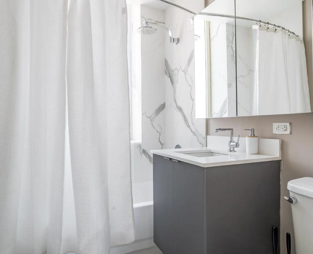 Apartment Chic Nyc Stay Steps From Times Square With 2 Bedroom New York USA